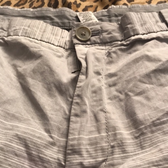 Calvin Klein size 36 light gray & white lightweight cotton shorts - Picture 7 of 15
